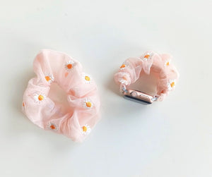 Peach Daisy Fitbit Versa 2 Scrunchie Band